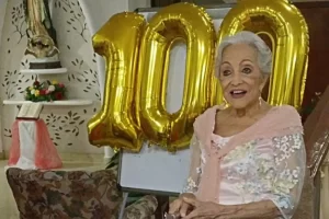 Hospitalizan a la Dra. Esperanza Hernández de Lenz, pionera de la ginecología en Veracruz