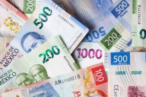 Peso se aprecia frente al dólar