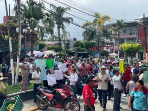 Habitantes de Yecuatla exigen destitución de Síndica y Regidora por falta de resultados