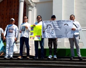 Padres exigen derecho a convivir con sus hijos