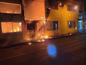 Incendio en zona centro de Tuxpan deja pérdidas millonarias