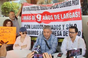 Ex trabajadores del Seguro Popular exigen pagos pendientes ganados desde 2017