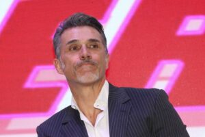 Sergio Mayer renuncia a Morena de forma irrevocable