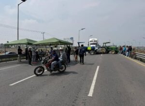 Persisten afectaciones viales por bloqueo al AIFA