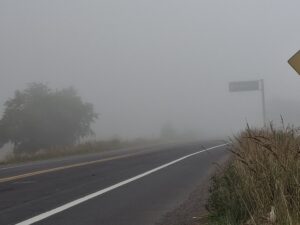 Niebla cubre las altas montañas de Veracruz y reduce visibilidad