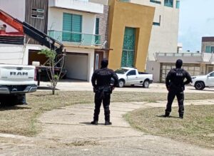 Autoridades realizan diligencias en casa de Coatzacoalcos