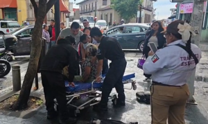 Adulta mayor es atropellada en el centro de Xalapa