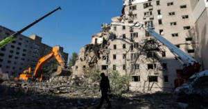 Ataque ruso deja 23 muertos en Kiev