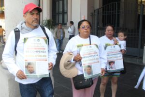 Familias buscan a desaparecidos y llegan a Xalapa