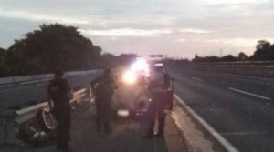 Cierran parcialmente carretera por incendio en Tuxpan