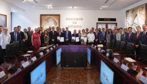 Gobierno renueva acuerdo para contener precio de gasolina