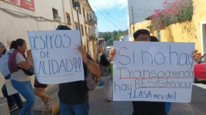 Estudiantes de Agroecología bloquean calle; exigen restitución de docente