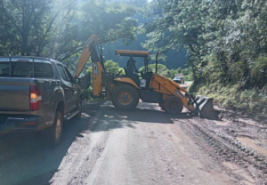 Tránsito lento por derrumbe en la Orizaba-Zongolica