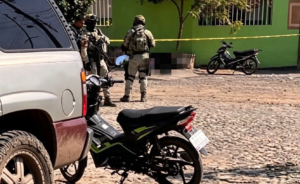 Hombres armados atacan campo de béisbol en Guanajuato
