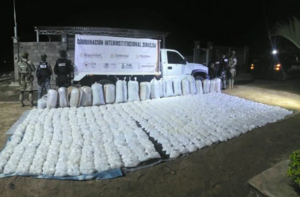 Decomisan 1.3 toneladas de metanfetamina en Sinaloa