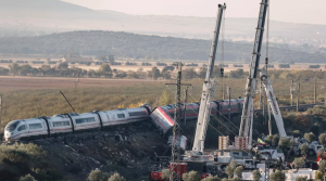 Siete mexicanos lesionados en choque de trenes en España