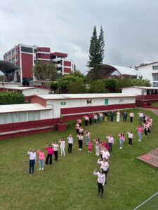 Universidad de Xalapa se viste de rosa para honrar la vida y abrazar la esperanza