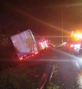 Larga fila vehicular en la autopista Maltrata- Esperanza tras accidente de unidad pesada; reportan rapiña